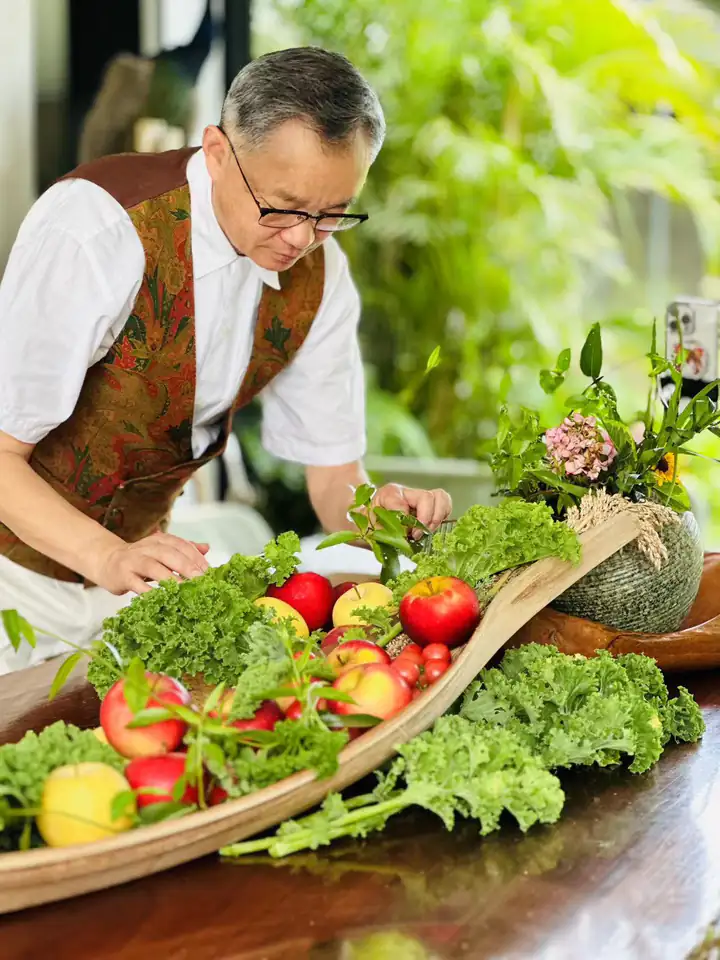 厨师现场准备菜品