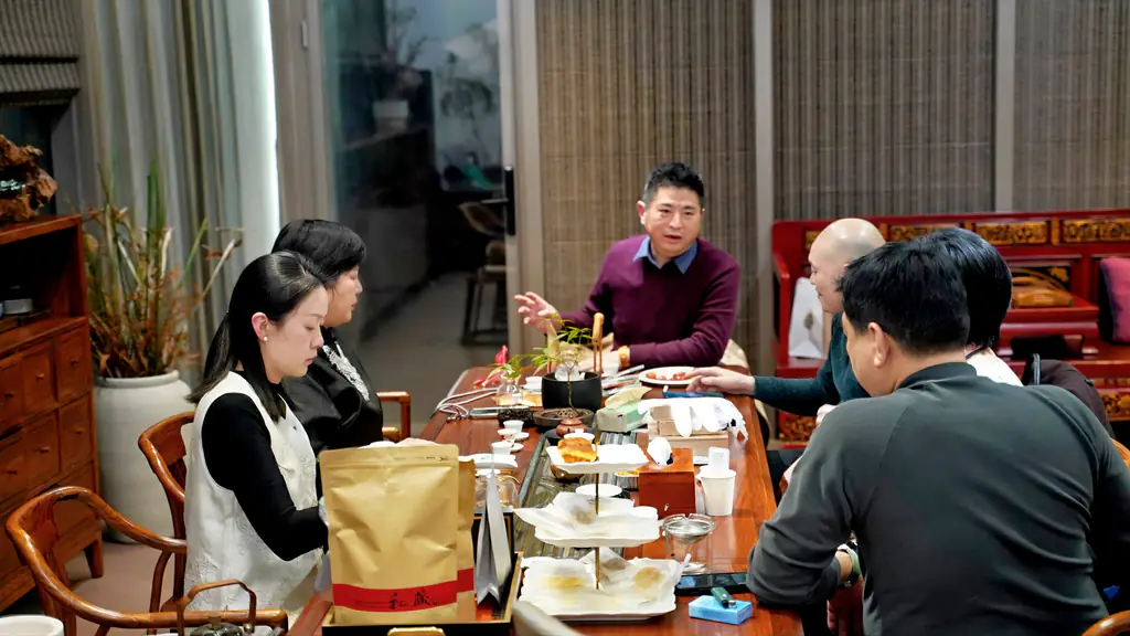 沙龙空间里的一场品茗会